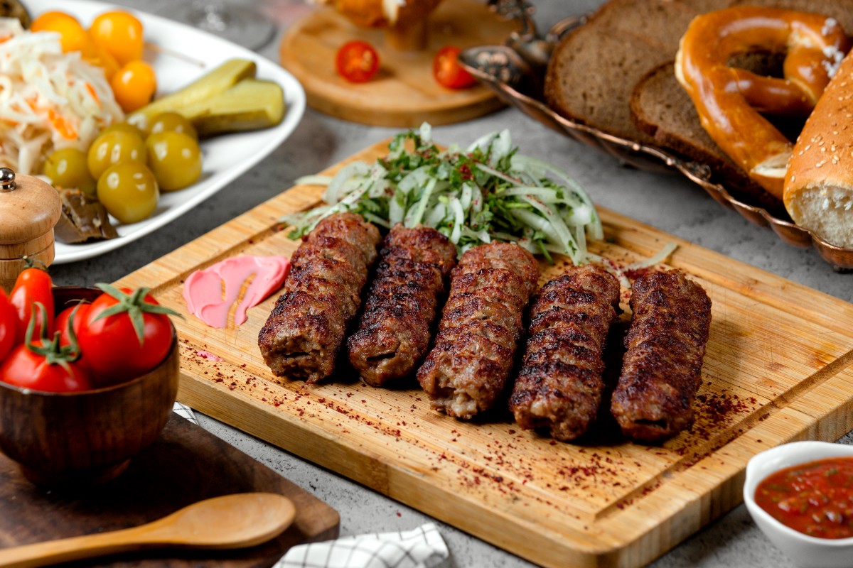Lee más sobre el artículo Cevapi – Just One Kebab Piece of the Puzzle